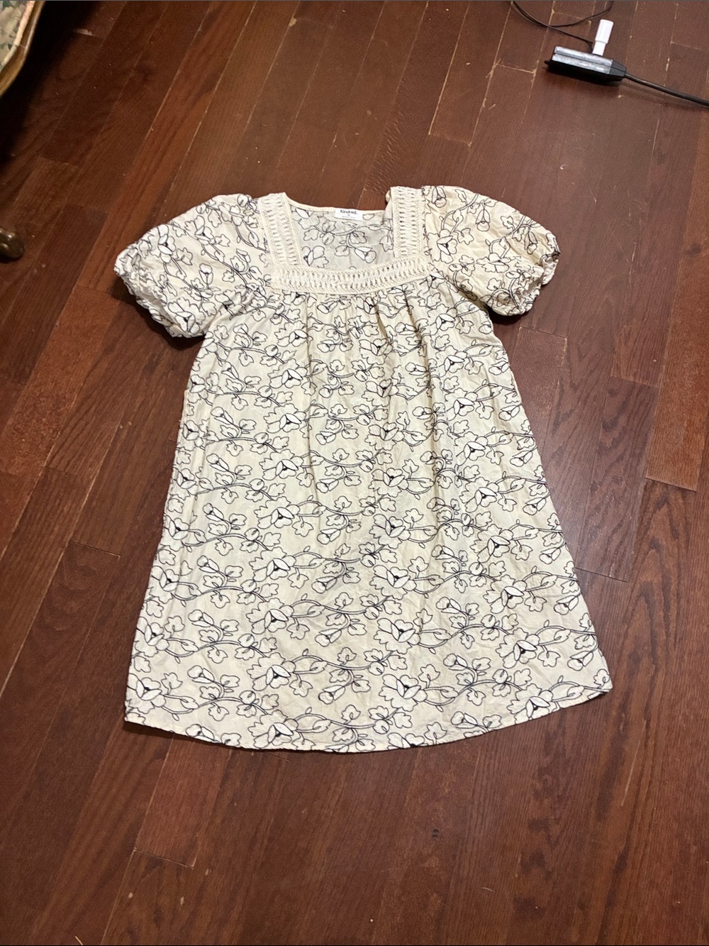 Cream Floral Puff-Sleeve Women's Dress